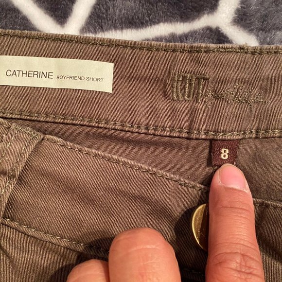 Kut from kloth Cathrine shorts Olive Green 8 knee - Picture 8 of 11